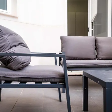 Beautiful With Private Terrace Apartment *